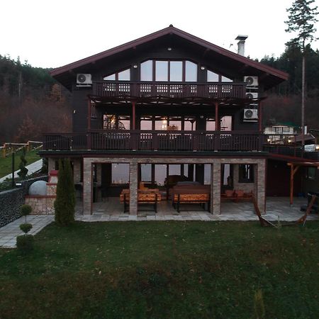 Villa Iskar Lake Residence By Bookvillabg Starkelovo Gnezdo Kültér fotó