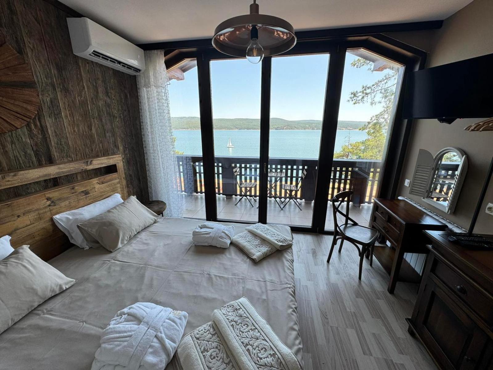 Villa Iskar Lake Residence By Bookvillabg Starkelovo Gnezdo Kültér fotó