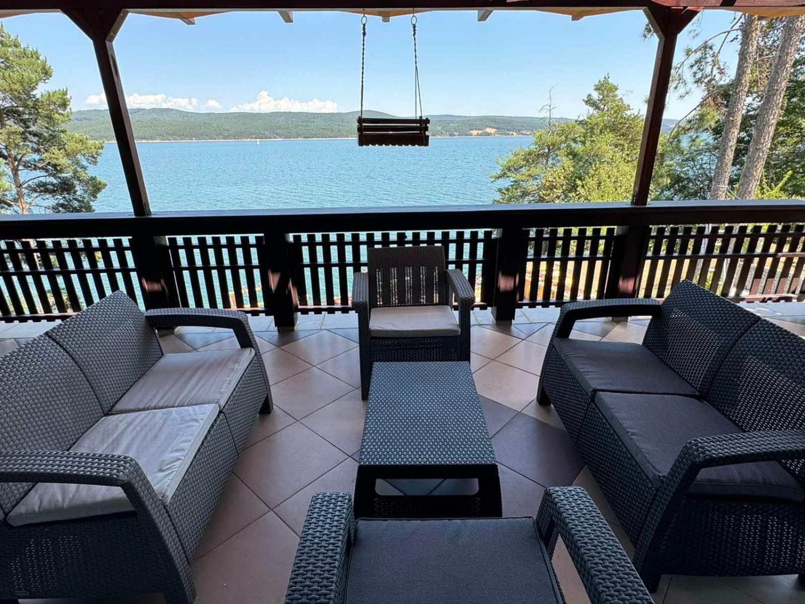 Villa Iskar Lake Residence By Bookvillabg Starkelovo Gnezdo Kültér fotó