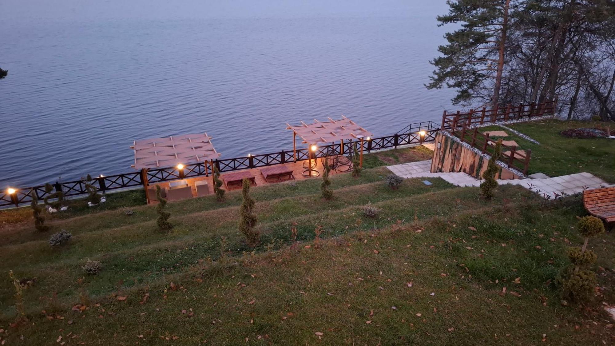 Villa Iskar Lake Residence By Bookvillabg Starkelovo Gnezdo Kültér fotó